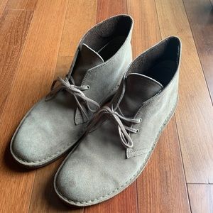 Tan Clark’s desert boots size 9